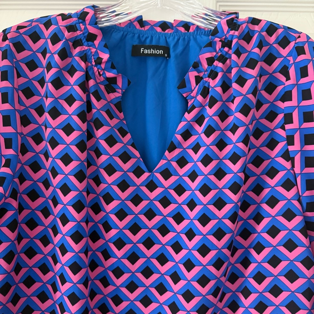 Geometric Patterned Blouse - Picture 3 of 9